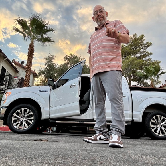 Meet your Posher, Carlos - Picture 3 of 3